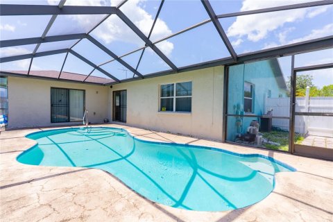 House in Port Richey, Florida 3 bedrooms, 122.63 sq.m. № 2238159 - photo 26