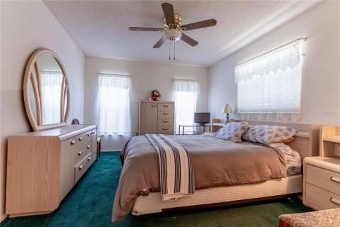 House in Port Richey, Florida 3 bedrooms, 122.63 sq.m. № 2238159 - photo 16