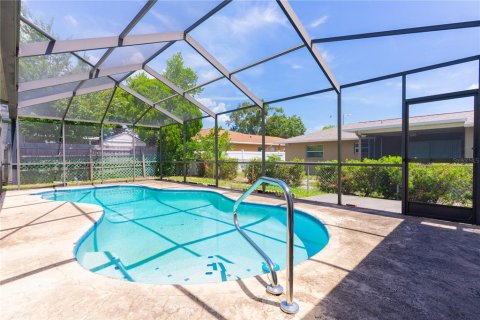 House in Port Richey, Florida 3 bedrooms, 122.63 sq.m. № 2238159 - photo 2