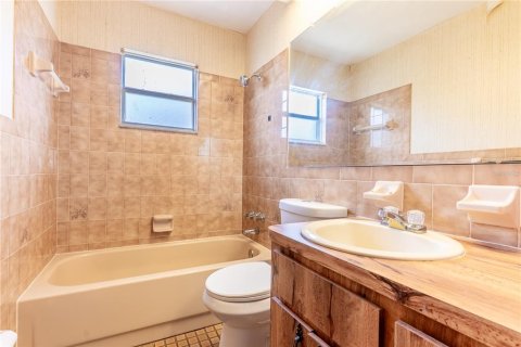 House in Port Richey, Florida 3 bedrooms, 122.63 sq.m. № 2238159 - photo 19