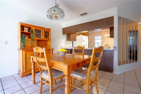 House in Port Richey, Florida 3 bedrooms, 122.63 sq.m. № 2238159 - photo 11