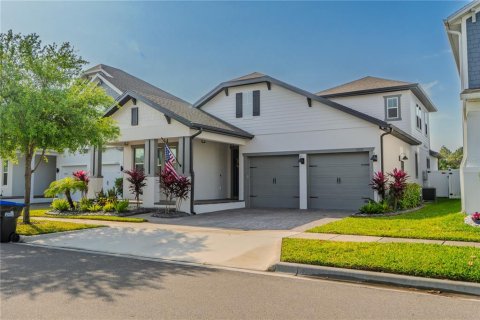 House in Winter Garden, Florida 4 bedrooms, 236.44 sq.m. № 1907671 - photo 1