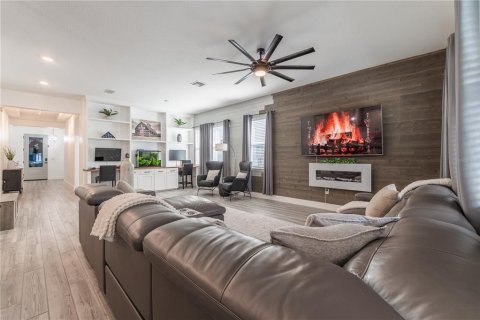 House in Winter Garden, Florida 4 bedrooms, 236.44 sq.m. № 1907671 - photo 12