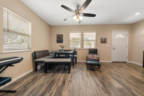 Villa ou maison à vendre à Palm Harbor, Floride: 2 chambres, 112.23 m2 № 2149996 - photo 5