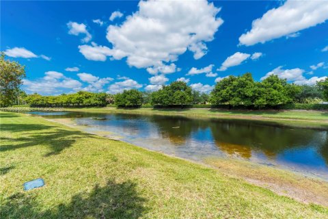 Villa ou maison à louer à Weston, Floride: 5 chambres, 248.23 m2 № 2010982 - photo 29