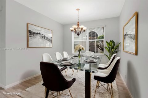 Villa ou maison à louer à Weston, Floride: 5 chambres, 248.23 m2 № 2010982 - photo 11