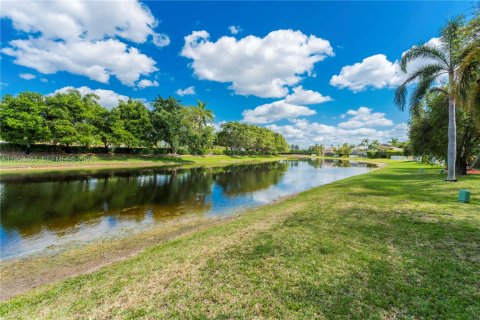 Villa ou maison à louer à Weston, Floride: 5 chambres, 248.23 m2 № 2010982 - photo 30