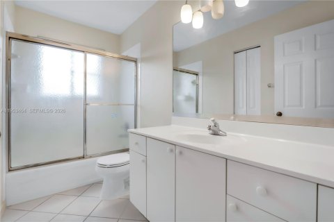 Villa ou maison à louer à Weston, Floride: 5 chambres, 248.23 m2 № 2010982 - photo 20