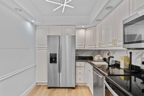 Condominio en venta en Aventura, Florida, 2 dormitorios, 107.49 m2 № 1974918 - foto 12