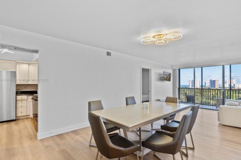 Condominio en venta en Aventura, Florida, 2 dormitorios, 107.49 m2 № 1974918 - foto 2