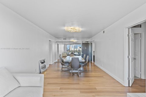 Condominio en venta en Aventura, Florida, 2 dormitorios, 107.49 m2 № 1974918 - foto 9