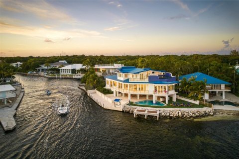 Casa en venta en Key Largo, Florida, 4 dormitorios, 345.88 m2 № 1989589 - foto 2