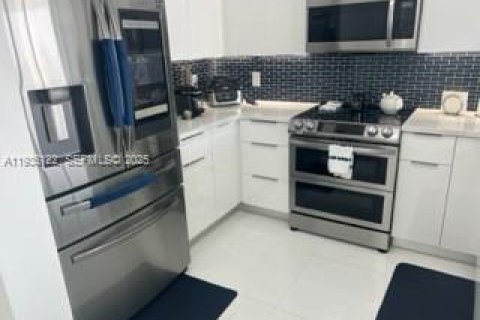 Copropriété à louer à Sunny Isles Beach, Floride: 2 chambres, 132.2 m2 № 2077205 - photo 6