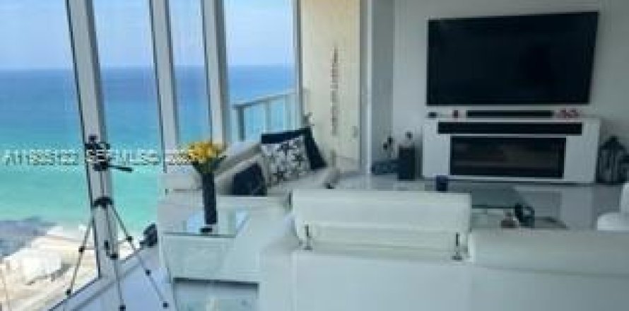 Condo à Sunny Isles Beach, Floride, 2 chambres  № 2077205