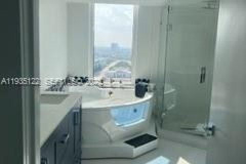 Copropriété à louer à Sunny Isles Beach, Floride: 2 chambres, 132.2 m2 № 2077205 - photo 15