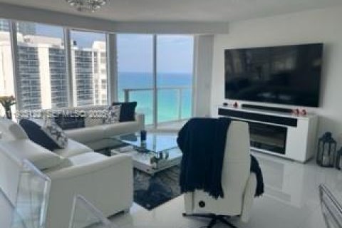 Copropriété à louer à Sunny Isles Beach, Floride: 2 chambres, 132.2 m2 № 2077205 - photo 3