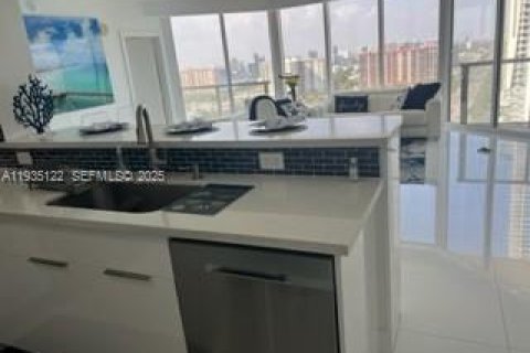 Copropriété à louer à Sunny Isles Beach, Floride: 2 chambres, 132.2 m2 № 2077205 - photo 7