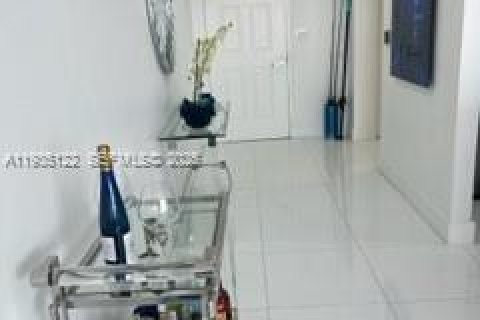 Copropriété à louer à Sunny Isles Beach, Floride: 2 chambres, 132.2 m2 № 2077205 - photo 8