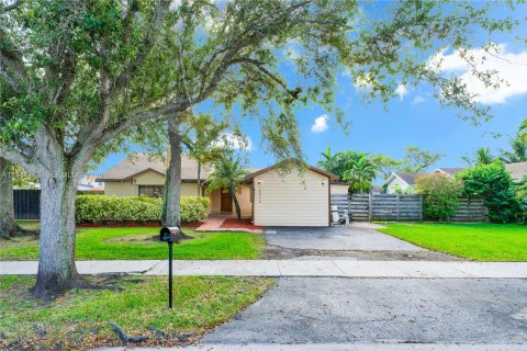 Дом в Майами, Флорида 3 спальни, 147.53м2 № 2004287