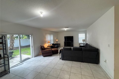 Casa en alquiler en Homestead, Florida, 4 dormitorios, 234.67 m2 № 1940982 - foto 3