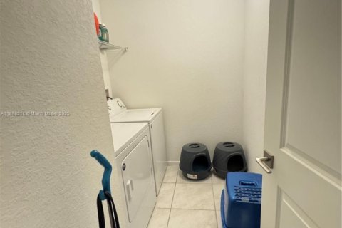 Casa en alquiler en Homestead, Florida, 4 dormitorios, 234.67 m2 № 1940982 - foto 12