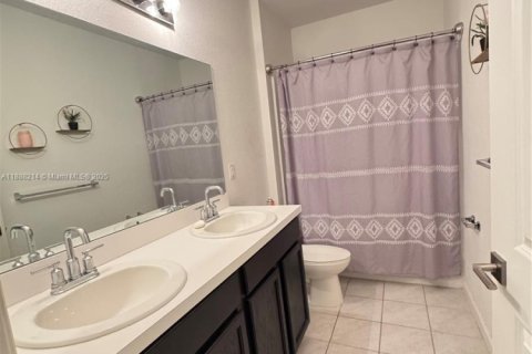 Casa en alquiler en Homestead, Florida, 4 dormitorios, 234.67 m2 № 1940982 - foto 16