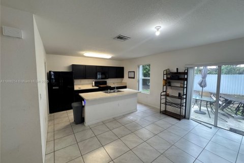 Casa en alquiler en Homestead, Florida, 4 dormitorios, 234.67 m2 № 1940982 - foto 4