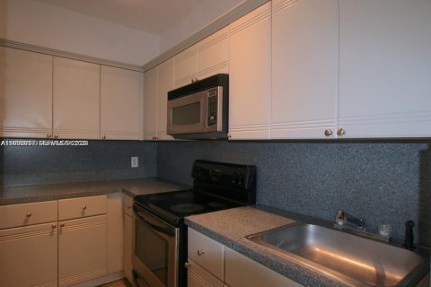Condominio en alquiler en Miami Beach, Florida, 40.51 m2 № 2009860 - foto 11