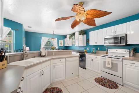 House in Sarasota, Florida 4 bedrooms, 166.48 sq.m. № 1751087 - photo 10
