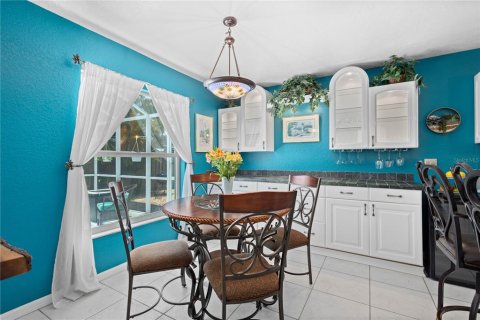 House in Sarasota, Florida 4 bedrooms, 166.48 sq.m. № 1751087 - photo 13