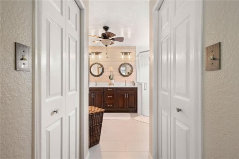 House in Sarasota, Florida 4 bedrooms, 166.48 sq.m. № 1751087 - photo 18