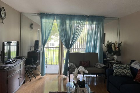 Condominio en venta en Pembroke Pines, Florida, 2 dormitorios, 108.7 m2 № 2250363 - foto 7