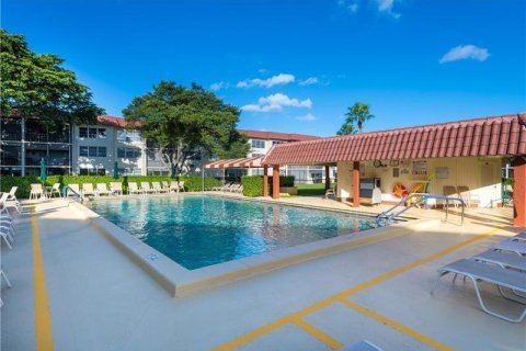Condominio en venta en Pembroke Pines, Florida, 2 dormitorios, 108.7 m2 № 2250363 - foto 18