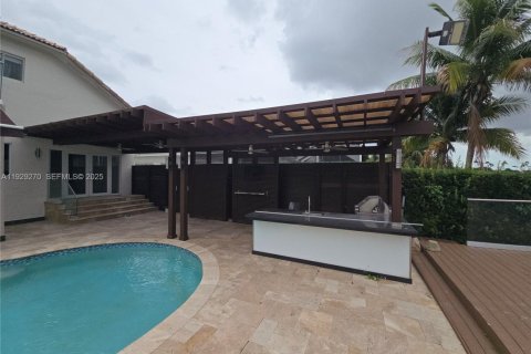 Снять в аренду виллу или дом в Дорал, Флорида 4 спальни, 227.7м2, № 1989846 - фото 3