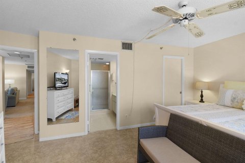 Condo in St. Lucie, Florida, 2 bedrooms  № 2088133 - photo 27