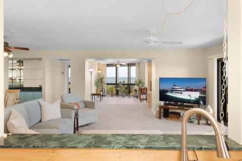 Condo in St. Lucie, Florida, 2 bedrooms  № 2088133 - photo 8