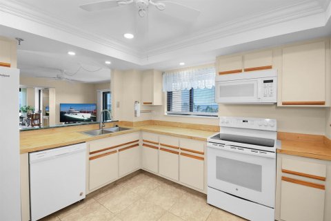 Condo in St. Lucie, Florida, 2 bedrooms  № 2088133 - photo 7