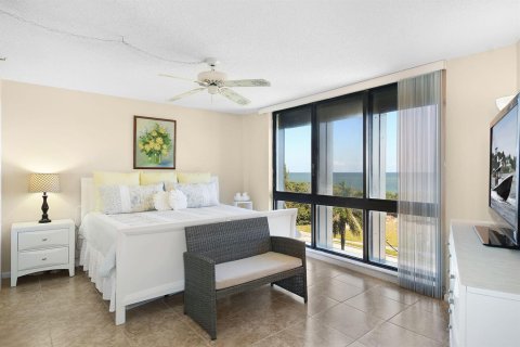Condo in St. Lucie, Florida, 2 bedrooms  № 2088133 - photo 25