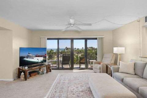 Condo in St. Lucie, Florida, 2 bedrooms  № 2088133 - photo 13