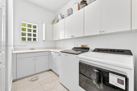 House in West Palm Beach, Florida 4 bedrooms, 269.14 sq.m. № 2012676 - photo 22