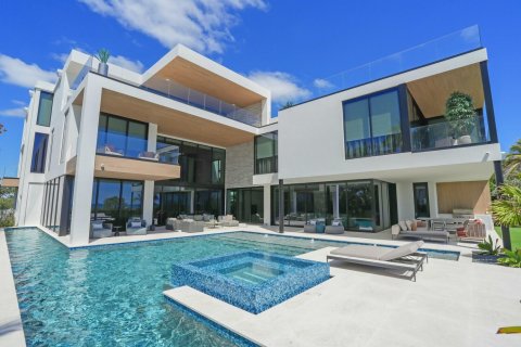 House in Hillsboro Beach, Florida 6 bedrooms, 1199.55 sq.m. № 2253466 - photo 5