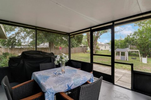Villa ou maison à vendre à Port St. Lucie, Floride: 3 chambres, 99.96 m2 № 2086709 - photo 4