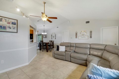 Villa ou maison à vendre à Port St. Lucie, Floride: 3 chambres, 99.96 m2 № 2086709 - photo 11