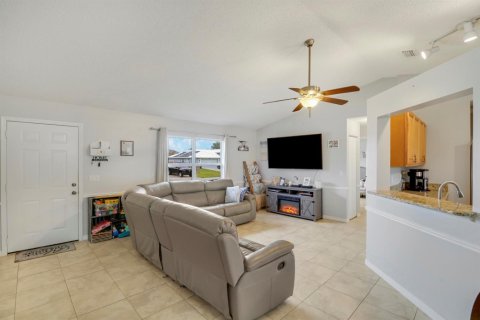 Villa ou maison à vendre à Port St. Lucie, Floride: 3 chambres, 99.96 m2 № 2086709 - photo 6