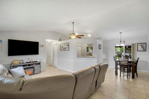 Villa ou maison à vendre à Port St. Lucie, Floride: 3 chambres, 99.96 m2 № 2086709 - photo 10