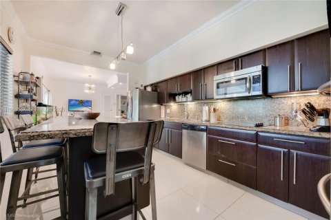 Villa ou maison à vendre à Miami, Floride: 4 chambres, 184.88 m2 № 2001085 - photo 15