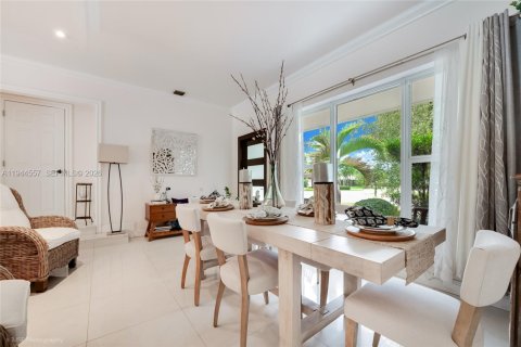 Villa ou maison à vendre à Miami, Floride: 4 chambres, 184.88 m2 № 2001085 - photo 5