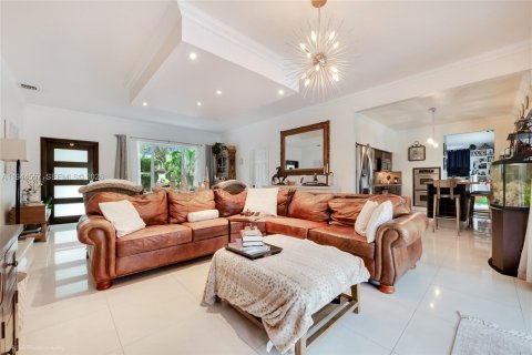 Villa ou maison à vendre à Miami, Floride: 4 chambres, 184.88 m2 № 2001085 - photo 7