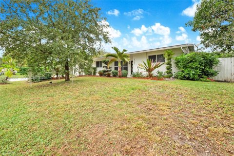 Villa ou maison à vendre à Miami, Floride: 4 chambres, 184.88 m2 № 2001085 - photo 3