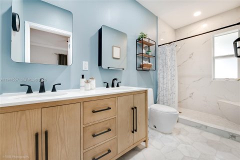 Villa ou maison à vendre à Miami, Floride: 4 chambres, 184.88 m2 № 2001085 - photo 19